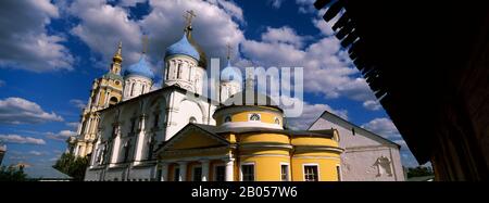 Blick auf eine Kirche, das Kloster Novospasskiy, Moskau, Russland Stockfoto