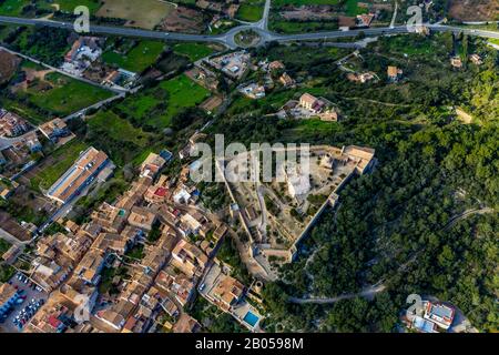 Luftbild, Castell de Capdepera, Schloss von Capdepera, Burghügel, Burgruine, Mallorca, Dreikantburg, Balearen, Capdepera, Europa, Ba Stockfoto