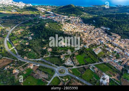 Luftbild, Castell de Capdepera, Schloss von Capdepera, Dreiecksschloss, Burghügel, Burgruine, Mallorca, Balearen, Capdepera, Europa, B. Stockfoto