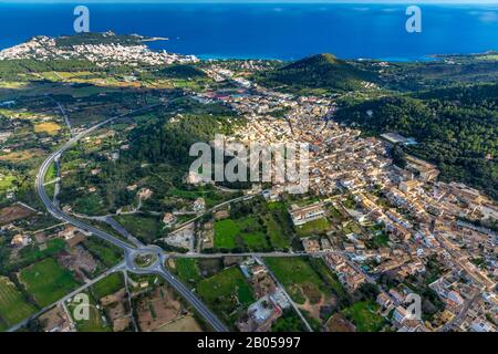 Luftbild, Castell de Capdepera, Schloss von Capdepera, Dreiecksschloss, Burghügel, Burgruine, Mallorca, Balearen, Capdepera, Europa, B. Stockfoto