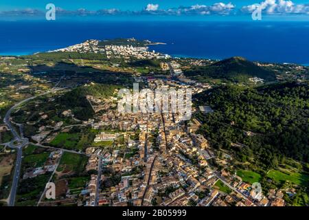 Luftbild, Castell de Capdepera, Schloss von Capdepera, Dreiecksschloss, Burghügel, Burgruine, Mallorca, Balearen, Capdepera, Europa, B. Stockfoto