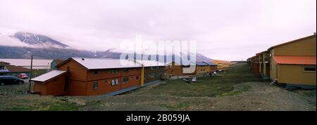 Gebäude in einer Stadt, Longyearbyen, Spitzbergen, Svalbard Islands, Norwegen Stockfoto