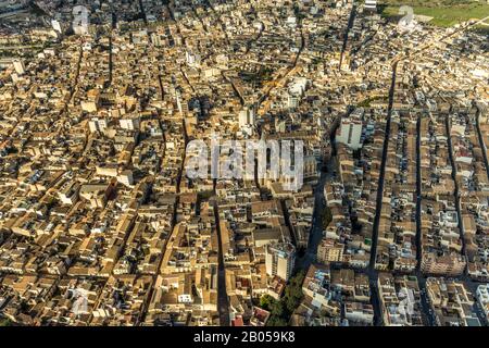 Luftbild, Blick auf das Stadtzentrum von Manacor, Kirche Parròquia de la Stute de Déu dels Dolors de Manacor, Manacor, Balearen, Spanien, Europa, Stockfoto
