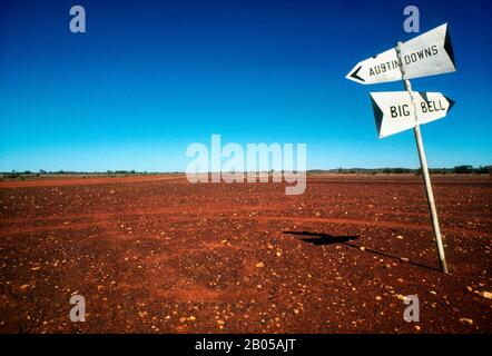 Crossroads, Outback Red Earth Road, Western Australia Stockfoto