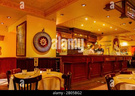 London, 16. Juli: Innenansicht Des Maxwell's Bar & Grill, King Street am 16. Juli 2011 in London Stockfoto