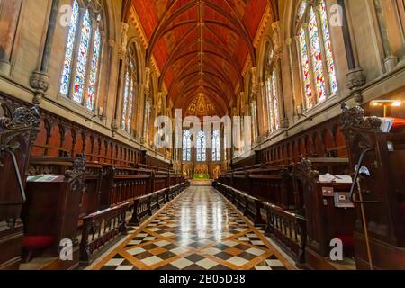 Cambridge, Jul 10: Innenansicht der St John's College Chapel am 10. Juli 2011 in Cambrdige, Großbritannien Stockfoto