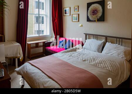 Edinburgh, Jul 11: Innenansicht eines airbnb-zimmers am 11. Juli 2011 in Edinburgh Stockfoto