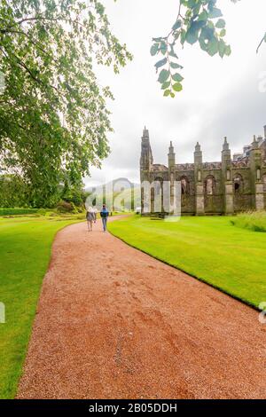 Edinburgh, 11. Juli: Morgendlicher Blick auf die Ruinen der Holyrood Abbey am 11. Juli 2011 in Edinburgh Stockfoto