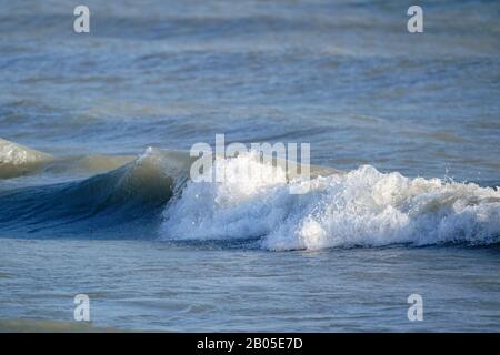 Wellen am Cobourg Beach Stockfoto