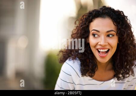 Portrait von glücklichen Mitte der erwachsenen Frau. Stockfoto