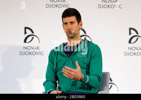 Belgrad. Februar 2020. Serbiens Novak Djokovic spricht während einer Pressekonferenz am 18. Februar 2020 in Belgrad, Serbien. Credit: Predrag Milosavljevic/Xinhua/Alamy Live News Stockfoto