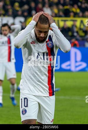 Dortmund, Deutschland. Februar 2020. Neymar Jr von Paris Saint-Germain reagiert während der UEFA Champions League-Runde des 16. Hinspiels zwischen Borussia Dortmund und Paris Saint-Germain in Dortmund am 18. Februar 2020. Credit: Joachim Bywaletz/Xinhua/Alamy Live News Stockfoto