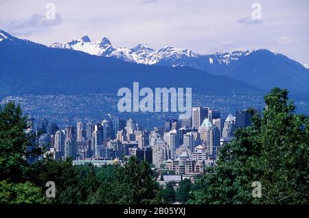 KANADA, BRITISH COLUMBIA, VANCOUVER, BLOEDEL BLUMENKONSERVATORIUM, BLICK AUF DIE INNENSTADT Stockfoto