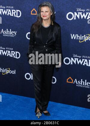 Hollywood, Vereinigte Staaten. Februar 2020. Schauspielerin Tracey Ullman trifft auf die Weltpremiere Von Disney Und Pixars 'Onward', die am 18. Februar 2020 im El Capitan Theatre in Hollywood, Los Angeles, Kalifornien, USA stattfand. (Foto von Xavier Collin/Image Press Agency) Credit: Image Press Agency/Alamy Live News Stockfoto