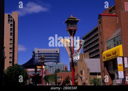 KANADA, ALBERTA, CALGARY, CHINATOWN MIT CHINESISCHEM KULTURZENTRUM Stockfoto