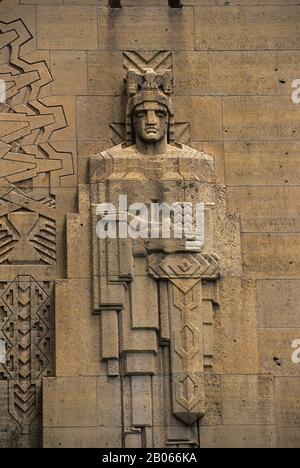 USA, MICHIGAN, DETROIT, INNENSTADT, SCHUTZGEBÄUDE, DETAIL, STATUE Stockfoto