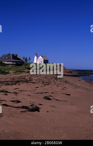 KANADA, PRINCE EDWARD ISLAND, PANMURE ISLAND PROVINZPARK, STRAND, LEUCHTTURM Stockfoto