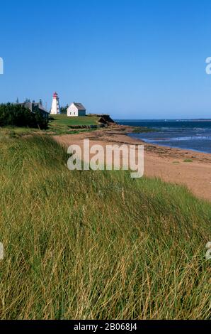 KANADA, PRINCE EDWARD ISLAND, PANMURE ISLAND PROVINZPARK, STRAND, LEUCHTTURM Stockfoto