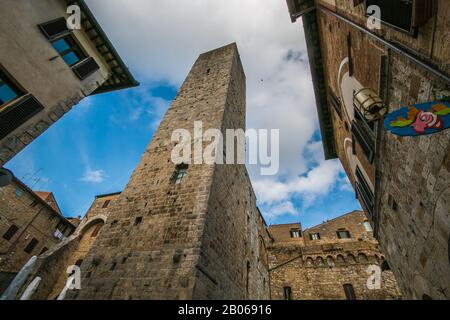 Blick auf die mittelalterliche Stadt San Gimignano berühmt für Seine Türme in der Toskana Stockfoto