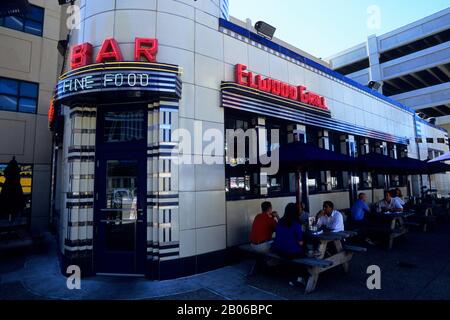 USA, MICHIGAN, DETROIT, GEGENÜBER VON FORD FIELD, ELWOOD GRILL Stockfoto