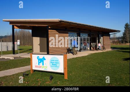 USA, WASHINGTON STATE, REDMOND, MARYMOOR PARK, KING COUNTY PARK, HUNDEBADEHAUS Stockfoto