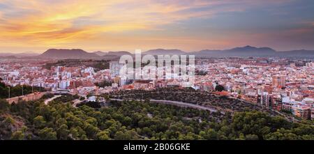 Panorama von Alicante aus Schloss von Santa Barbara. Alicante, Valencia, Spanien. Stockfoto