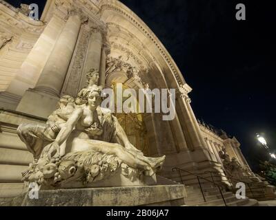 Paris, Frankreich - 19. März 2019. Das Petit Palais (kleiner Palast) ist ein Kunstmuseum im 8. Pariser Stadtviertel. Stockfoto