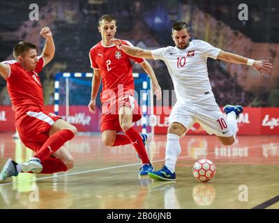 Lubin, POLEN - 2. DEZEMBER 2019: Futsal-Freundschaftsspiel Polen gegen Serbien 4:1. In Aktion treten Darko Ristic (L) und Ninoslav Aleksic an Stockfoto