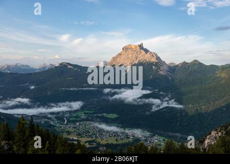 Bergkette, Monte Pelmo, Doles, Belluno, Italien Stockfoto