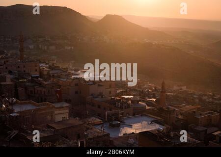 Sonnenaufgang über der Altstadt, Mardin, Türkei Stockfoto