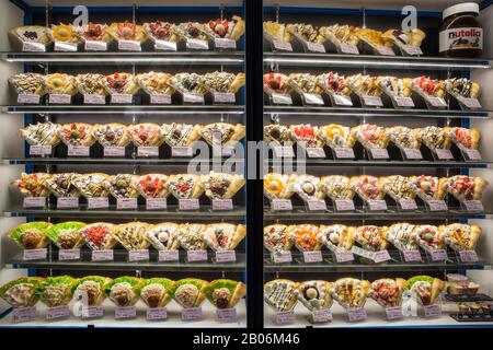 Anzeige eines Restaurants, Crepes in Dutzenden von Plastikvarianten, Shibuya, Tokyo Japan Stockfoto