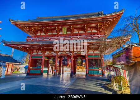 Tokio, Japan - 04. Januar 2018 : Blick auf den Senso-JI-Tempel in Asakusa, Tokio, Japan. Stockfoto