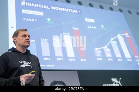 19. Februar 2020, Bayern, Herzogenaurach: Björn Gulden, Vorsitzender und Geschäftsführer des Sportartikelherstellers Puma SE, spricht auf der jährlichen Pressekonferenz des Unternehmens. Foto: Daniel Karmann / dpa Stockfoto