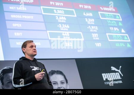 19. Februar 2020, Bayern, Herzogenaurach: Björn Gulden, Vorsitzender und Geschäftsführer des Sportartikelherstellers Puma SE, spricht auf der jährlichen Pressekonferenz des Unternehmens. Foto: Daniel Karmann / dpa Stockfoto