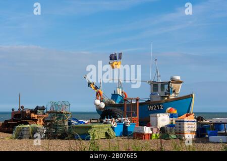 Fischerboot am Aldeburgh Beach. Aldeburgh, Suffolk. GROSSBRITANNIEN Stockfoto