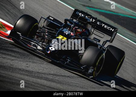 Barcelona, Spanien. , . Esteban OCON (FRA) vom Team Renault fährt in seinem R.SKEVIN MAGNUSSEN (DEN) vom Team Haas F1 am Tag eine der Wintertests der Formel 1 auf dem Circuit de Catalunya Credit: Matthias Oesterle/Alamy Live News Stockfoto