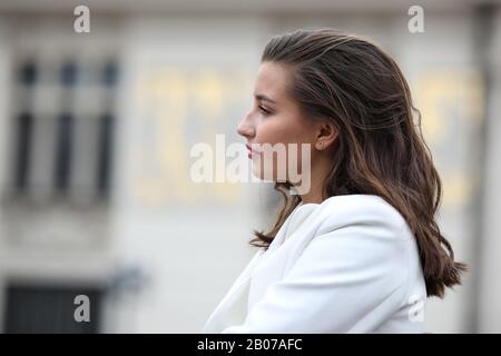 Polen, KRAKOW - 29. April 2019: Julia Wieniawa polnische Schauspielerin, Sängerin, Fernsehmoderatorin, Medienpersönlichkeit. Interview während der OFF CAMERA 2019 Stockfoto