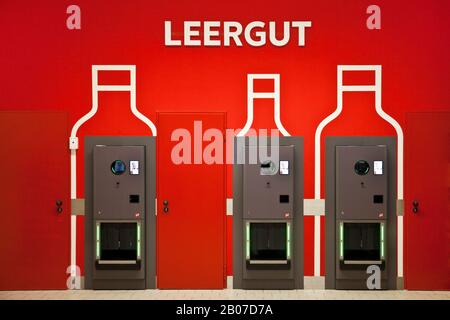 Reverse Automat in einem Supermarkt, Deutschland, Schleswig-Holstein Stockfoto