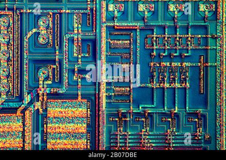 Oberfläche eines Mikrochips, Kontrastbild mit differentiellen Interferenzen, Siliziumwafer Stockfoto