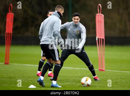 Raul Jimenez (rechts) des Wolverhampton Wanderers während der Trainingseinheit auf dem Sir Jack Hayward Training Ground, Wolverhampton. Stockfoto