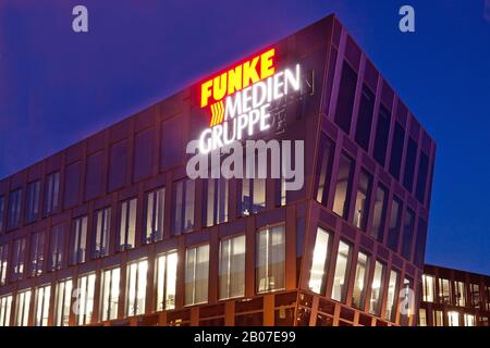 Funke Mediengruppe, Hauptsitz am Abend, Deutschland, Nordrhein-Westfalen, Ruhrgebiet, Essen Stockfoto