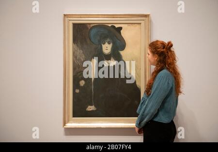 Die Royal Academy of Arts, London, Großbritannien. Februar 2020. Die erste große Ausstellung des belgischen Künstlers Léon Spilliaert (zwischen 1881 und 1946) in Großbritannien mit rund 80 Werken aus Sammlungen in Belgien, Frankreich, Großbritannien und den USA, die vom 23. Februar bis zum 25. Mai 2020 laufen. Bild: Der Absinth-Trinker, 1907. Sammlung König Baudouin Stiftung. Kredit: Malcolm Park/Alamy Live News. Stockfoto