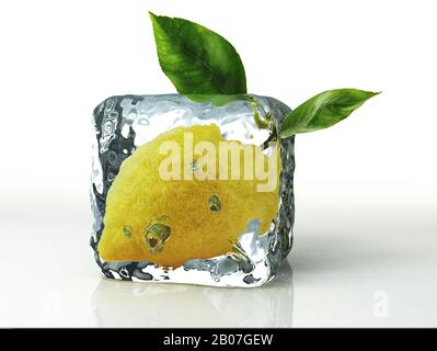Eiswürfel und Zitrone isoliert auf weißem Hintergrund Stockfoto
