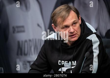 19. Februar 2020, Bayern, Herzogenaurach: Björn Gulden, Vorsitzender und Geschäftsführer des Sportartikelherstellers Puma SE, spricht auf der jährlichen Pressekonferenz des Unternehmens. Foto: Daniel Karmann / dpa Stockfoto