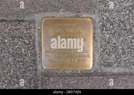 'Stumbelstein' für Georg J Mayer in Nürnberg, Bayern, Deutschland. Stockfoto