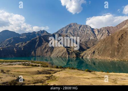 Der Naryn-Fluss, der schöne Gebirgsfluss, die Toktogul Jalal-Abad-Region Kirgisistan Stockfoto