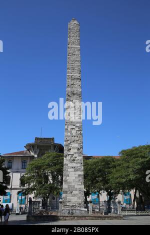 Türkei, Istanbul. Ummauerter Obelisk oder Konstantin Obelisk. Hippodrom von Constantiniple (heute Sultanahmet-Platz). Stockfoto