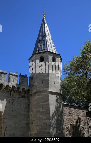 Türkei. Istanbul. Das Tor der Salutationen. Eingang des Topkapi-Palastes. Jahrhundert. Turm. Stockfoto