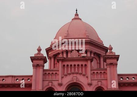 Es ist ein historischer Ort in Bangladesch, der Ahsan Manjil genannt wird Stockfoto