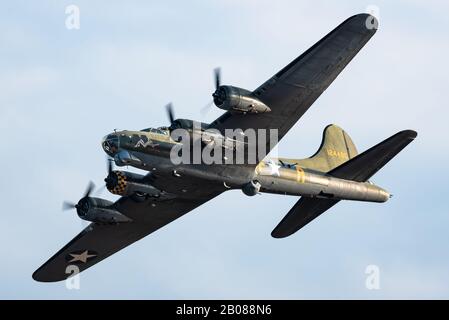 Der schöne schwere Bomber Boeing B-17 Flying Fortress 'Sally B' wurde in den 1930er Jahren für das United States Army Air Corps (USAAC) entwickelt. Stockfoto